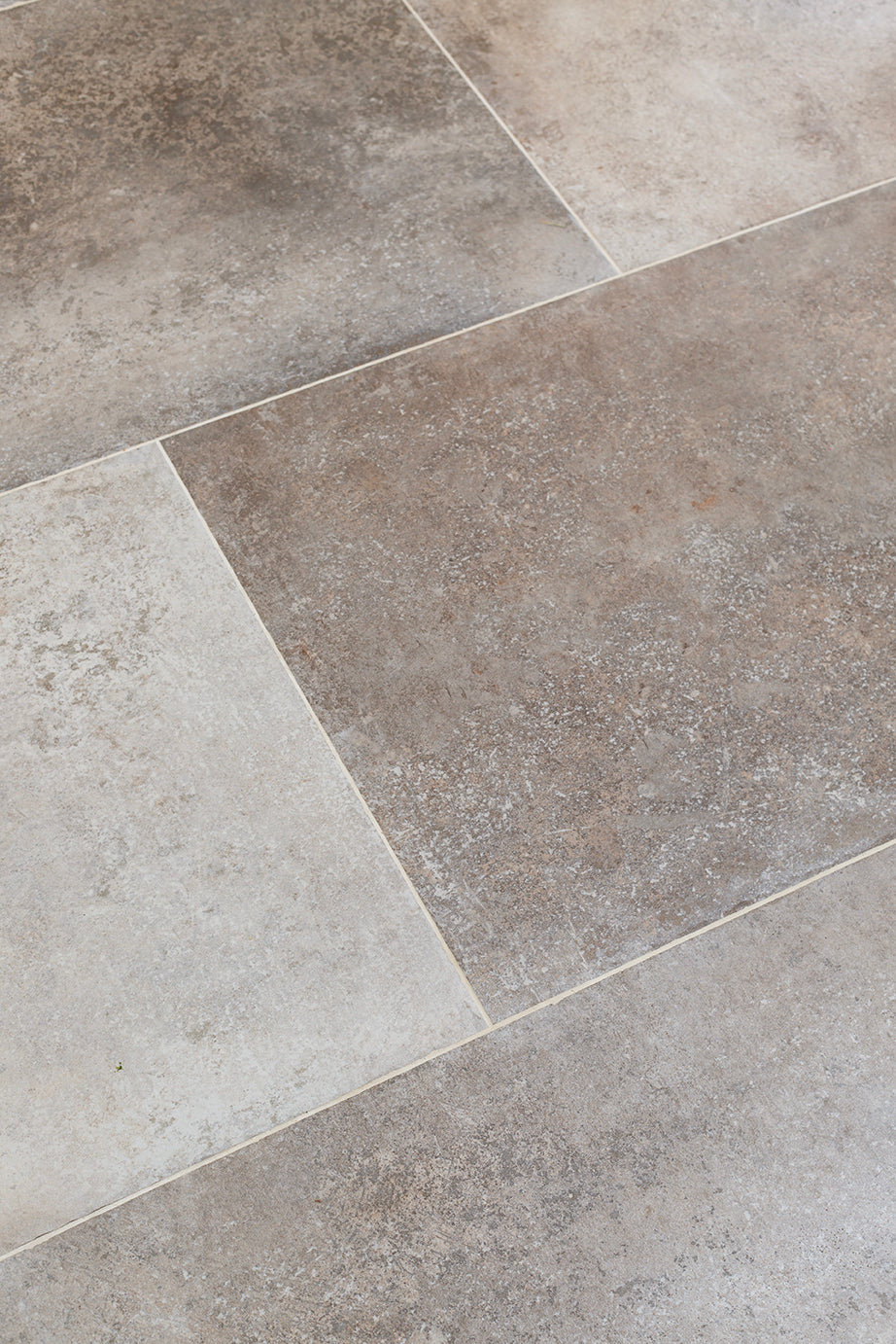 Bayonne Blend Rustique Stone Effect Porcelain Tiles | Quorn Stone