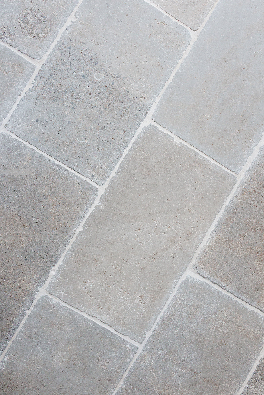 Clermont Gris® Aged Tumbled Limestone Tiles