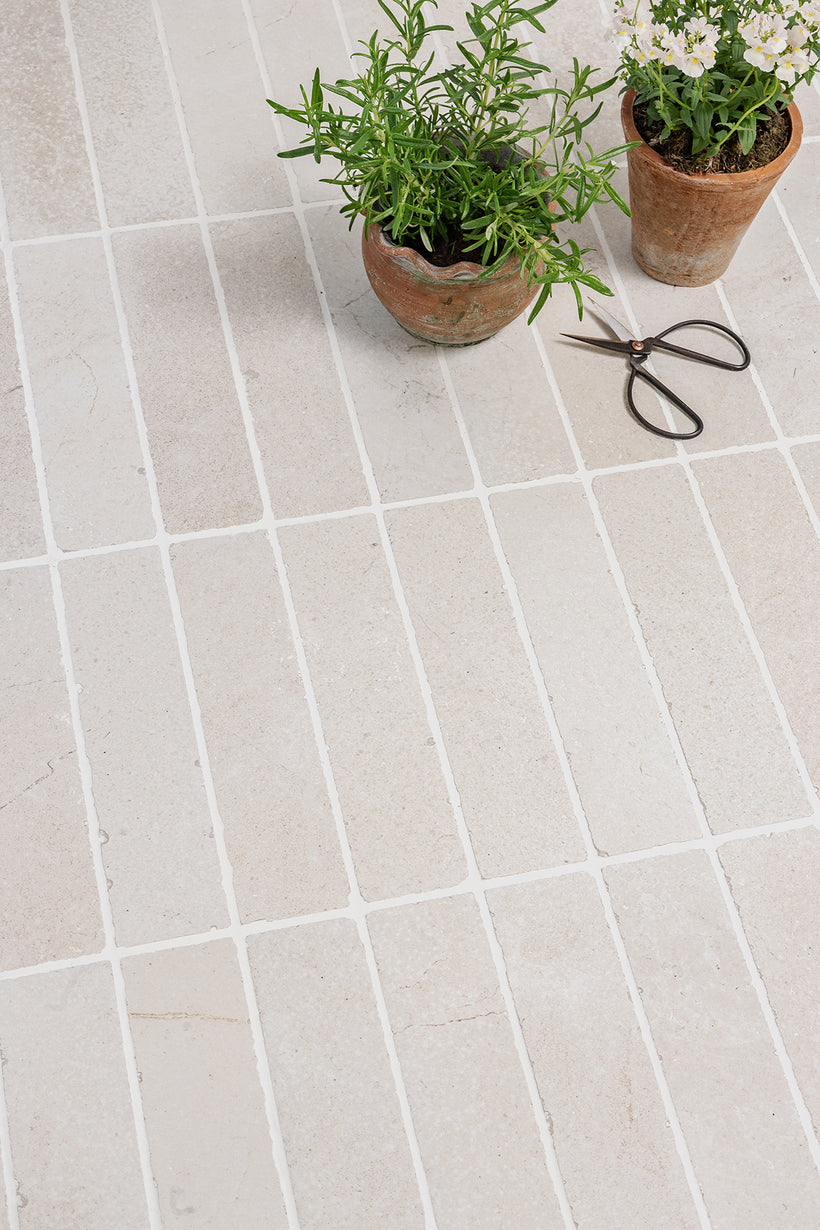 Dorchester Aged White Stone Effect Rustic Edge Herringbone Cobbles