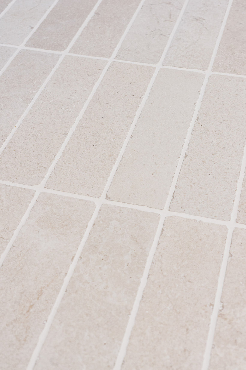 Dorchester Aged White Stone Effect Rustic Edge Herringbone Cobbles