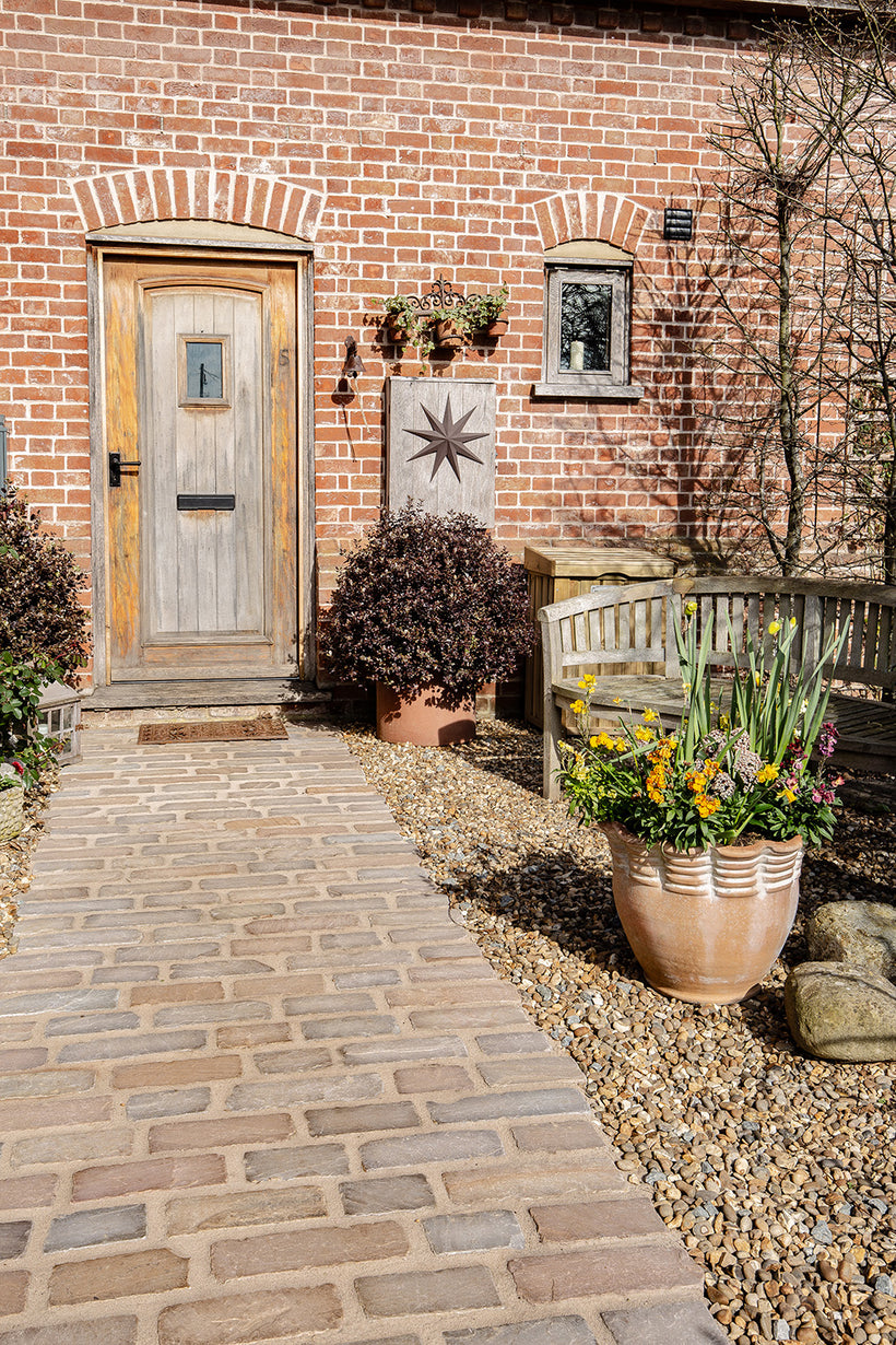 Hempstead Tumbled Sandstone Cobbles
