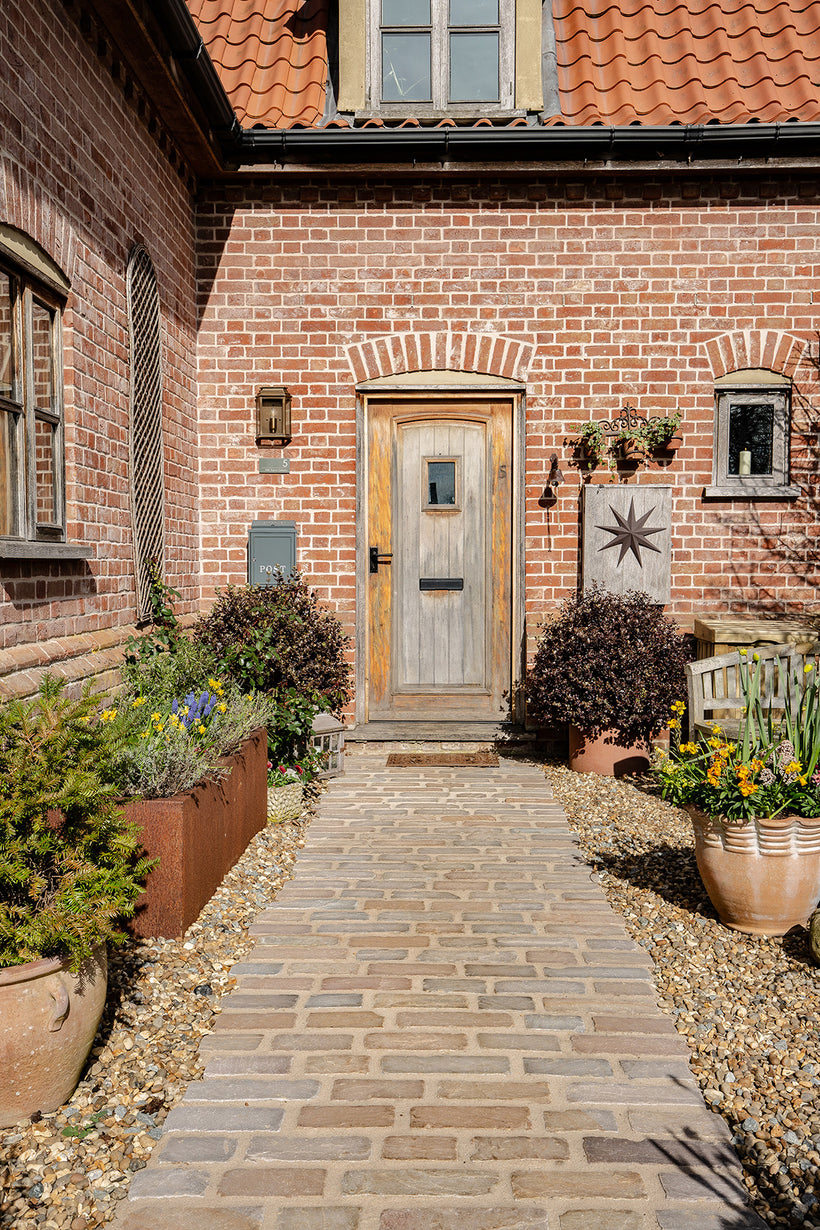 Hempstead Tumbled Sandstone Cobbles