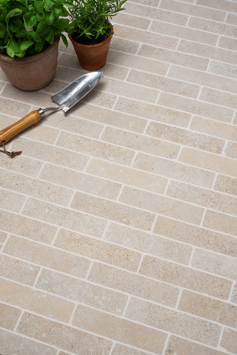 Montpellier Sable Rustic Edge Porcelain Cobbles