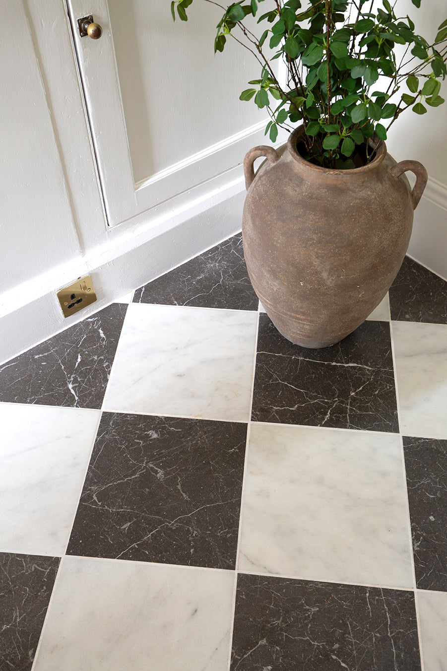 Riviera White Honed Marble Tiles | Quorn Stone, image size:901x1352