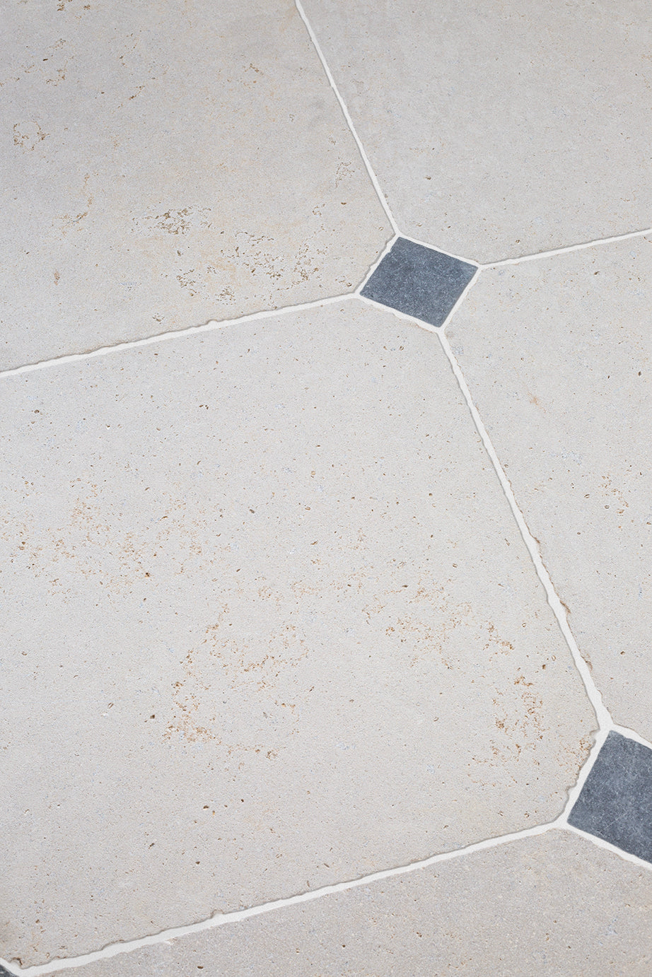 Versailles Manoir Cabochon Limestone Tiles