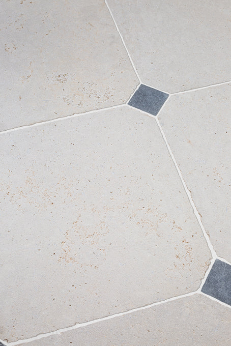 Versailles Manoir Cabochon Limestone Tiles