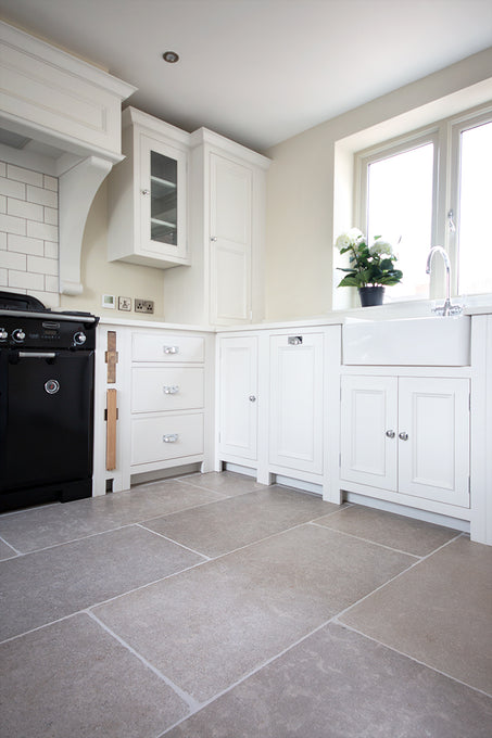    Farrow-Grey-Tumbled-Limestone-Kitchen-Flooring