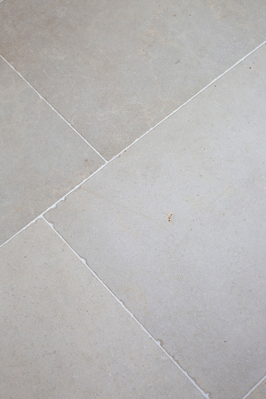 Versailles Softly Aged Limestone Tiles Quorn Stone